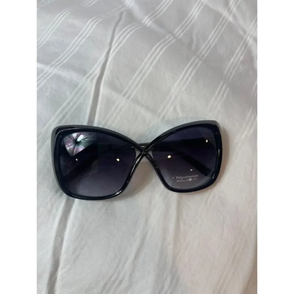 Catch‎ Me Hustlin Cat Eye Frame Sunglasses Black